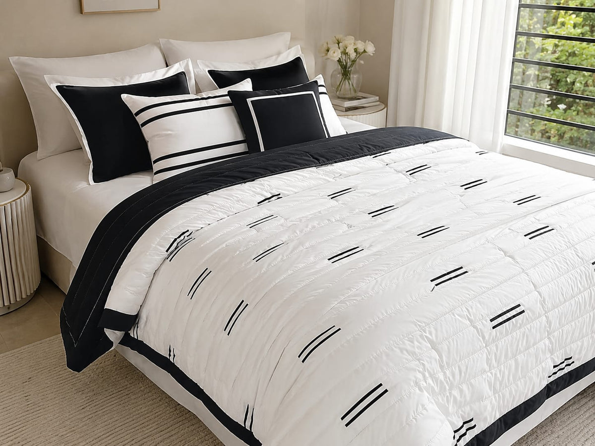 Elegant Black & White Bedspread – Stylish Quilted Bedding Set